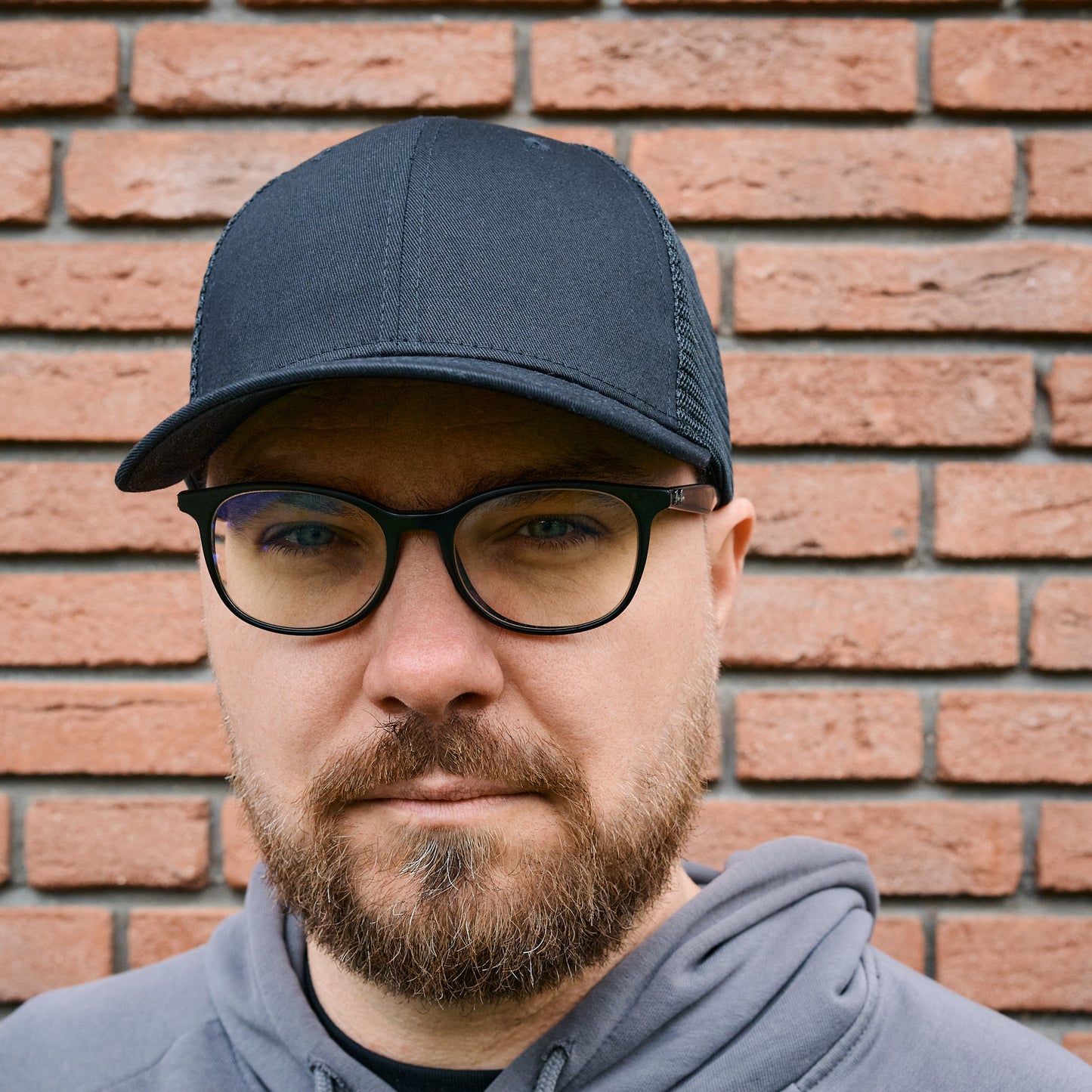 XL kšiltovka Minimalist Černá – Classic Trucker Hat