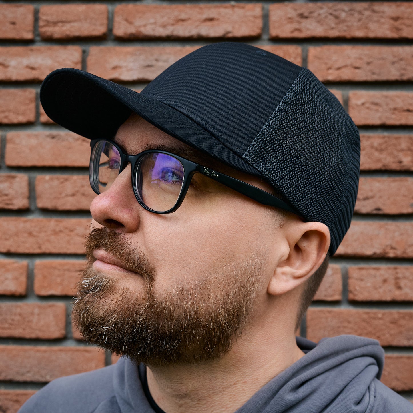 XL kšiltovka Minimalist Černá – Classic Trucker Hat